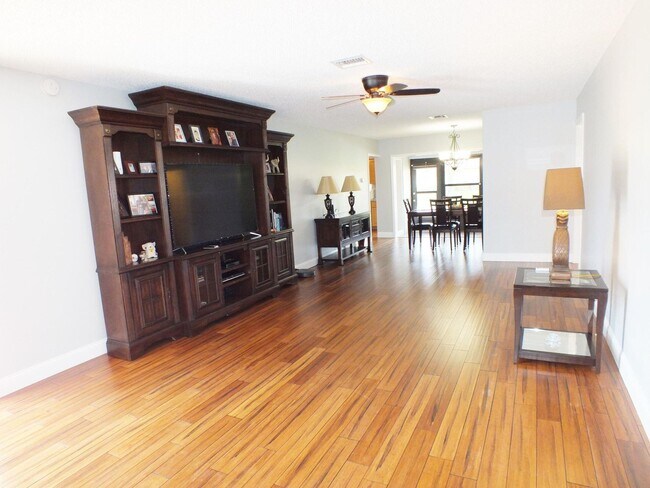 Foto del edificio - 4480 Ficus Tree Rd