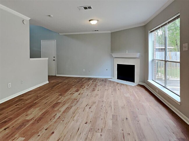 Foto del edificio - 2311 Friarwood Trail