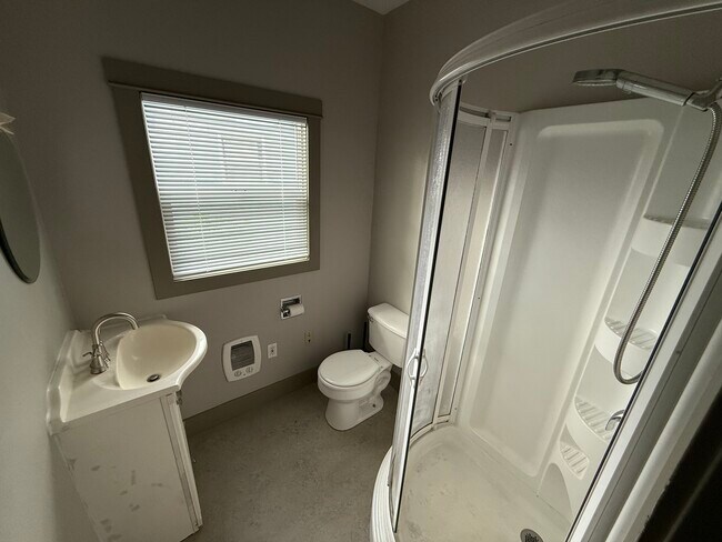 Bath - 3127 NE 67th Ave