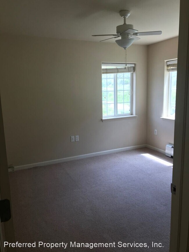 Building Photo - 646 River View Dr