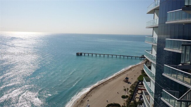 Foto del edificio - 17121 Collins Ave