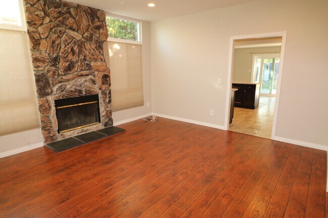 Building Photo - 9521 Gladbeck Ave