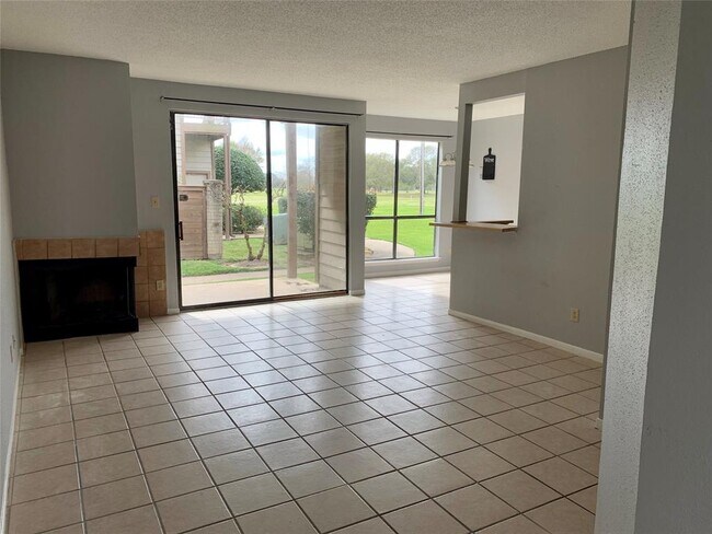 Foto del edificio - 8325 Sands Point Dr