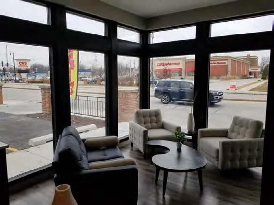 Lobby Seating Area - 901 Main