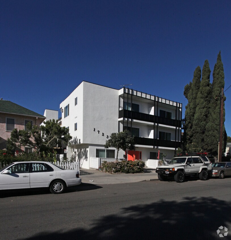 Foto principal - 1733 N Alexandria Ave