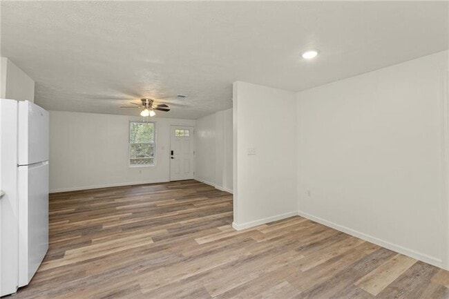 Building Photo - 390 US-30