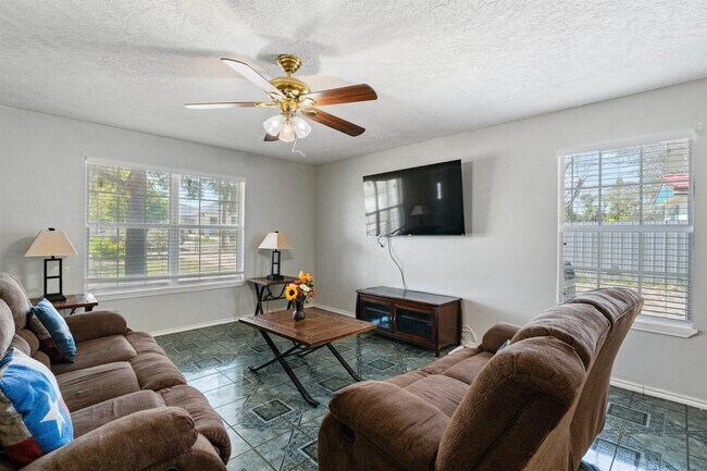 Foto del edificio - 201 Edward St