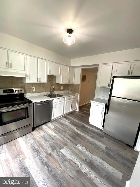Foto del edificio - 15947 Dorset Rd