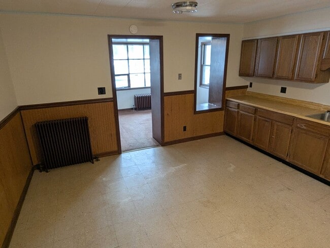 Building Photo - 716 Market St