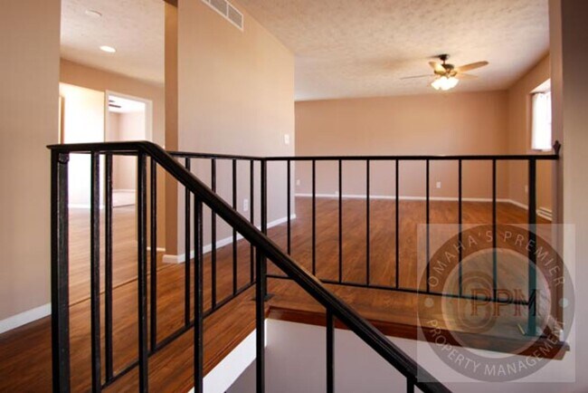 Foto del edificio - Charming 6 Bed 2 Bath Home Near the Offutt