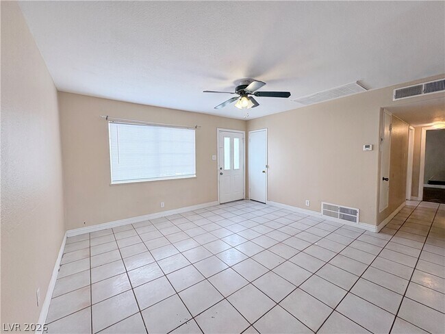Foto del edificio - 6329 Brittany Way