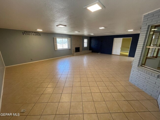 Building Photo - 9312 Mcfall Dr