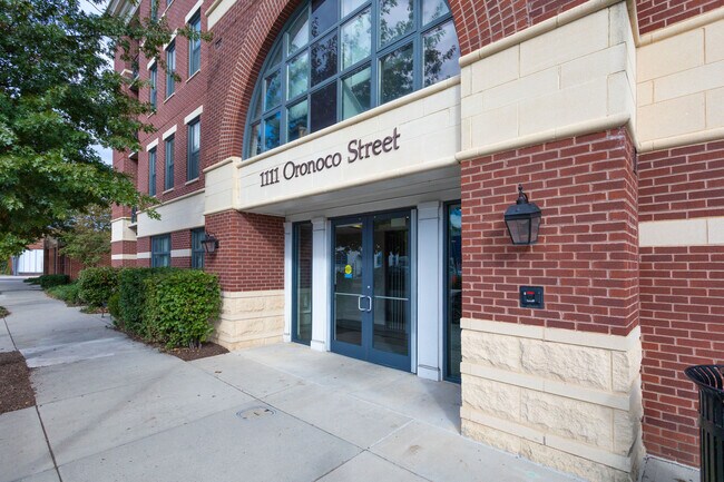 Entrada - 1111 Oronoco St