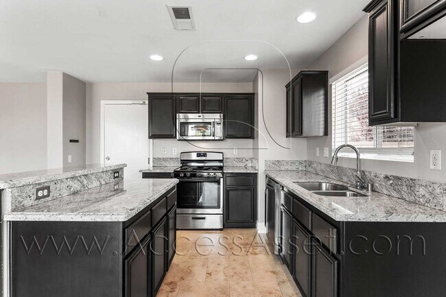 Foto del edificio - Large 4 Bed/3 Bath Home with an Incredible View!