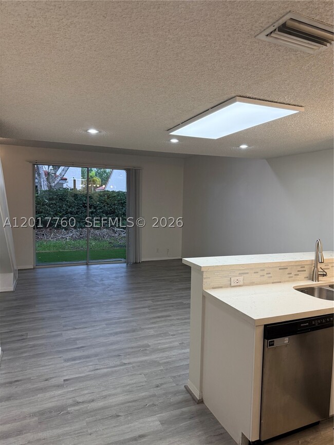 Building Photo - 1561 Sorrento Dr
