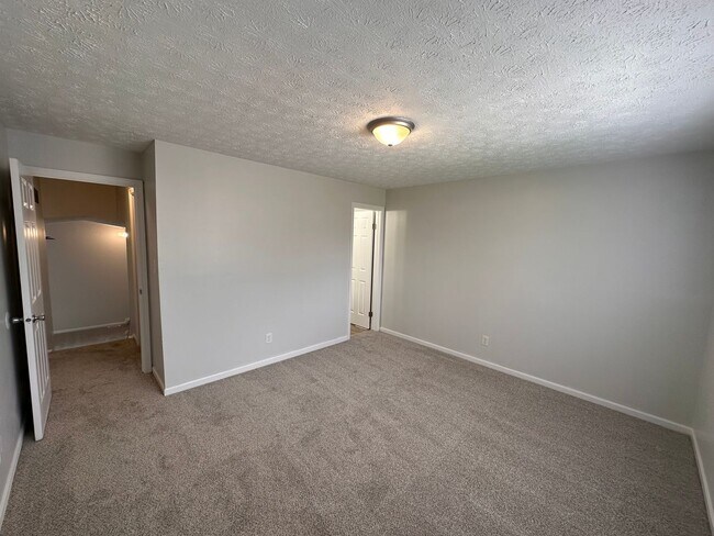 Building Photo - Beautiful 3 bed (Possibly 4 bed) with 2.5 baths Home located in Warren Township