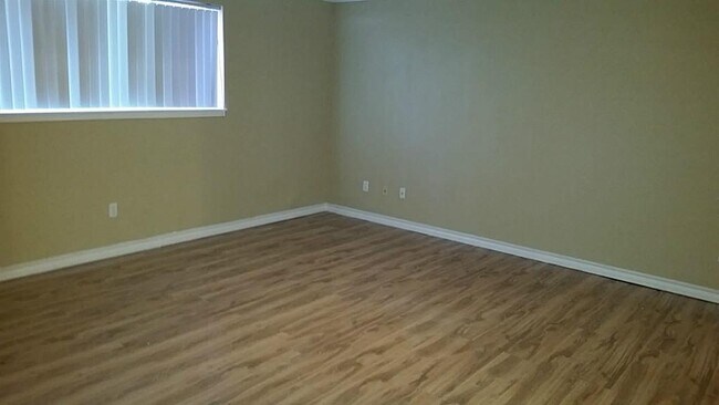 Foto del edificio - 15118 Steeple Chase Rd