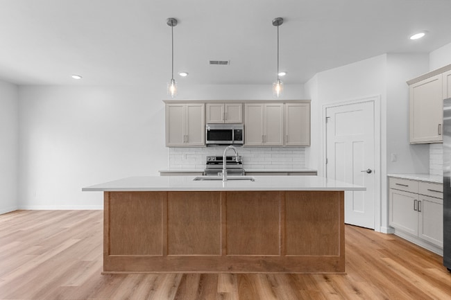 Building Photo - 2721 Sachet Pl