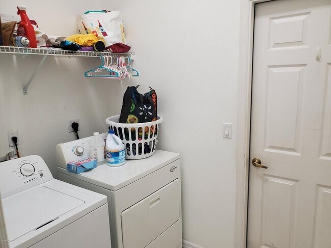 Foto del edificio - 1797 Windbrook Dr