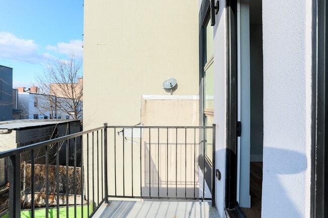 Building Photo - 1409 Bryant Ave