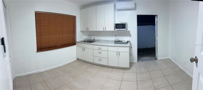 Building Photo - 632 Paradise Island Way