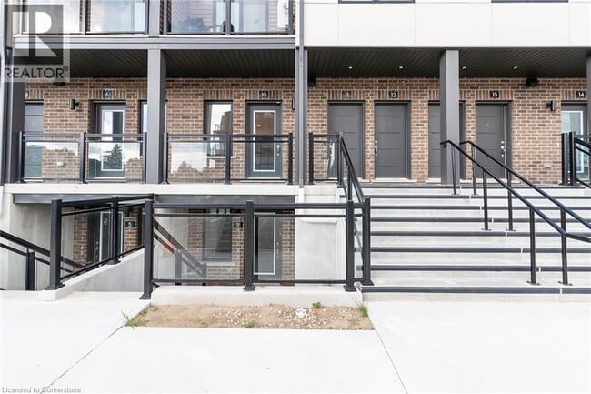 Building Photo - 940 St David St N