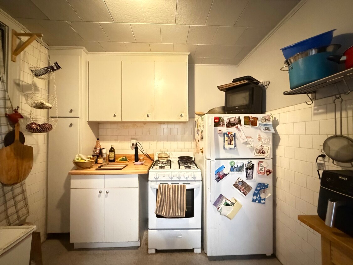 Building Photo - 376 Riverway