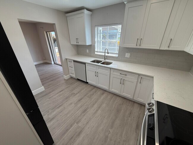 Foto del edificio - 6603 Overland Dr