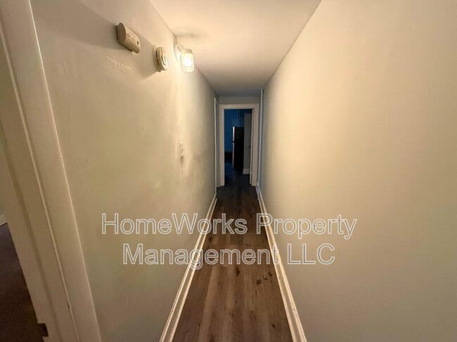 Foto del edificio - 2449 Barclay St