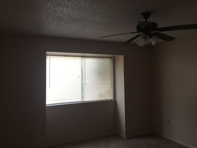 Foto del edificio - 2 bedroom 2 bath town home in a gated comm...