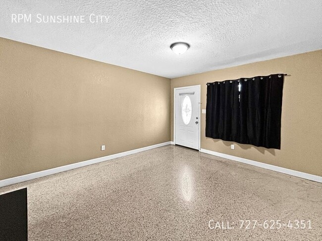 Building Photo - 2613 E Clark St