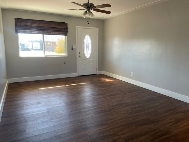 Sala de estar - 2118 W Glenn Dr