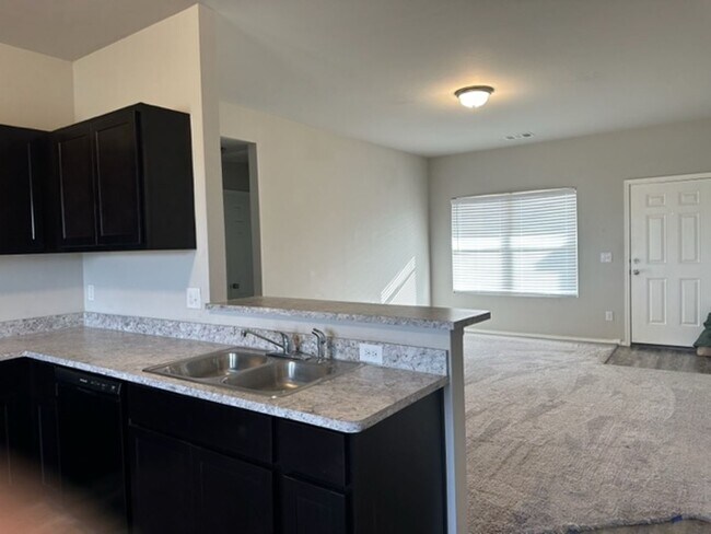 Building Photo - Newer 3 Bedroom/2 Bath Home in Newcastle -...