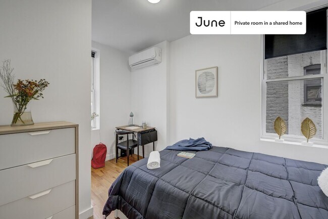 Building Photo - Chic ROOM at The Woodbine House