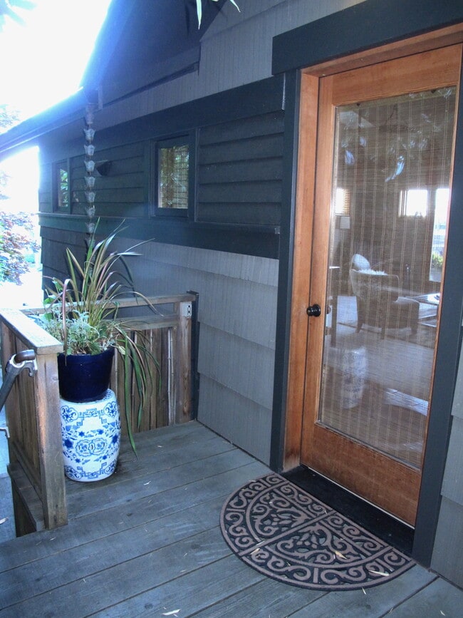 Building Photo - 10836 Vashon Hwy SW