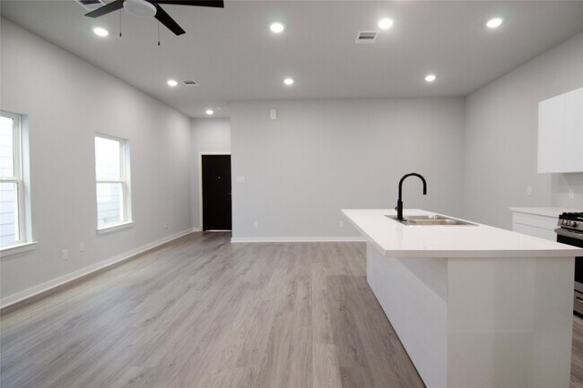 Foto del edificio - 2830 Mansfield St