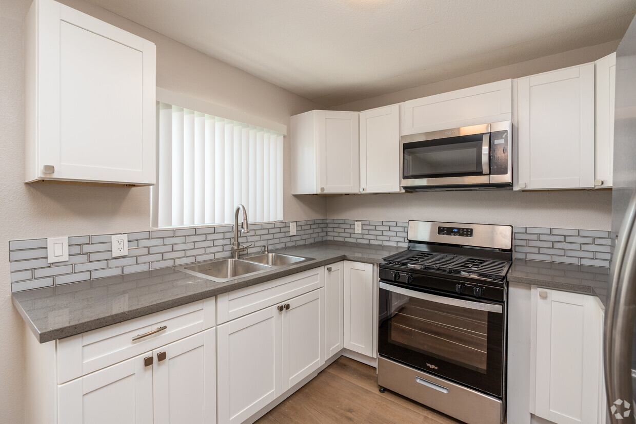 3HAB, 2BA - 875 ft² - Cocina - 1040 S Lake St