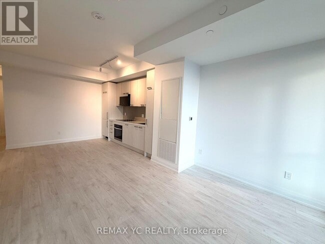 Building Photo - 20 Soudan Ave