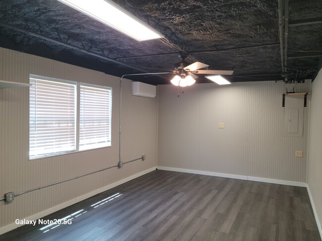 Building Photo - 652 Ralph Rahn Rd
