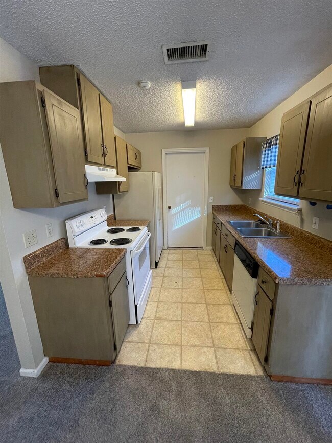 Building Photo - 105 Fairfield Dr