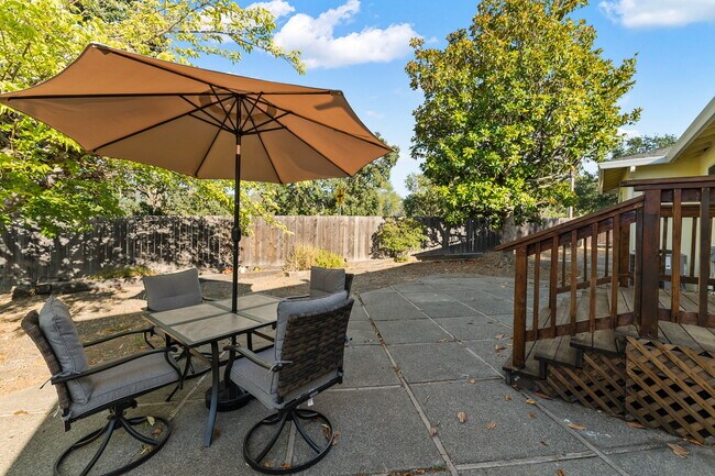 Foto del edificio - 200 Los Ranchitos Rd