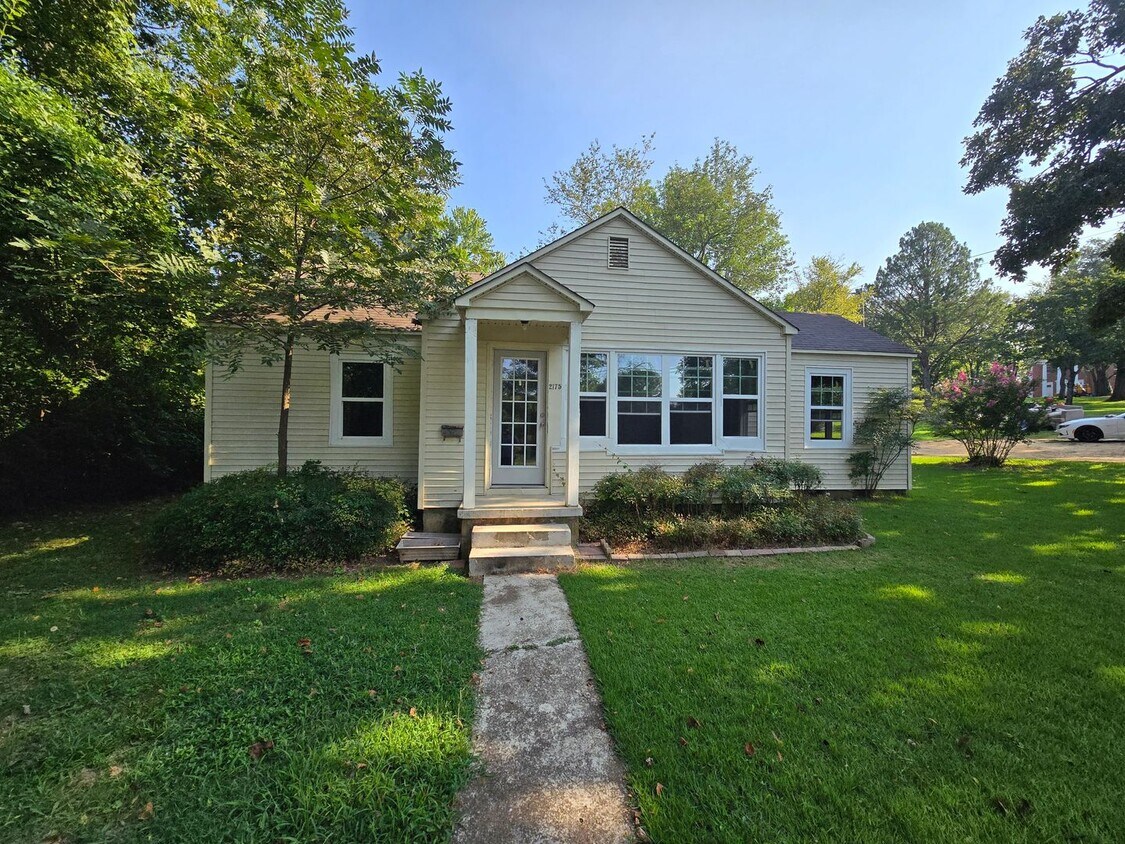 Primary Photo - 2 Bed/1 Bath Cottage in Batesville