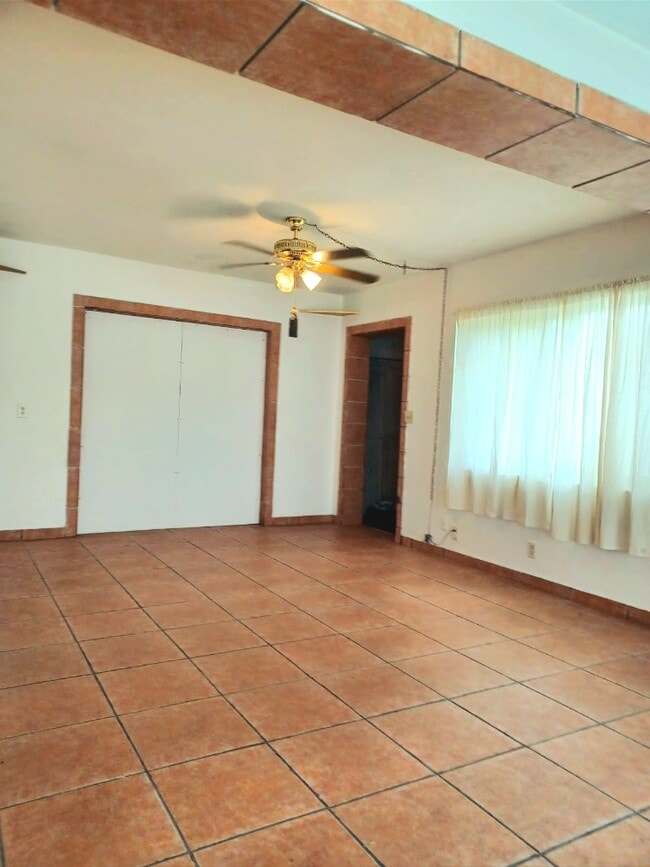 Privacy galore - 4216 SW 51st St