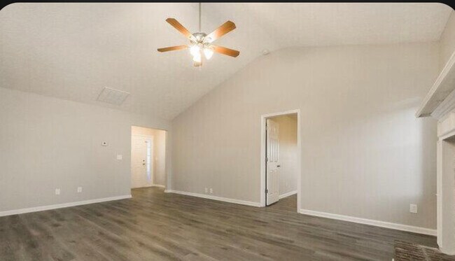 Building Photo - 1530 Logan Ln