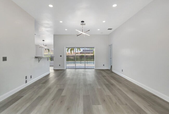 Foto del edificio - 457 SW Todd Ave