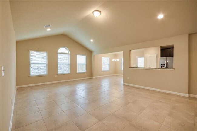 Building Photo - 705 Schefer St