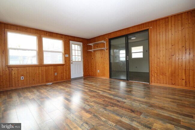 Building Photo - 1455 John Clark Rd