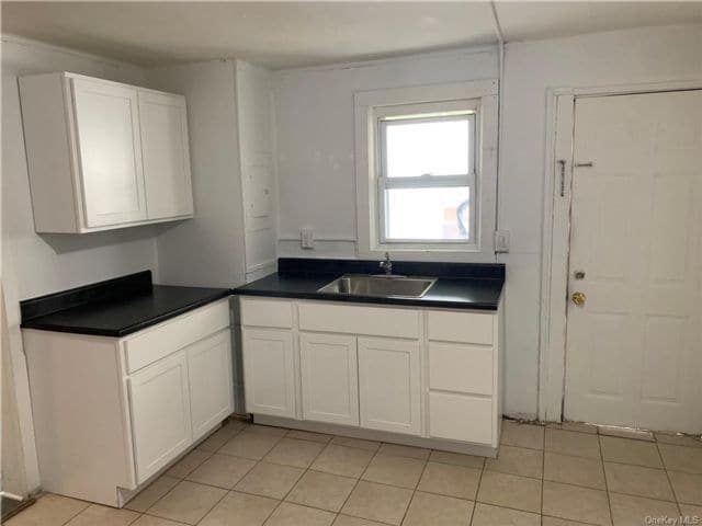 Building Photo - 7 New Main St