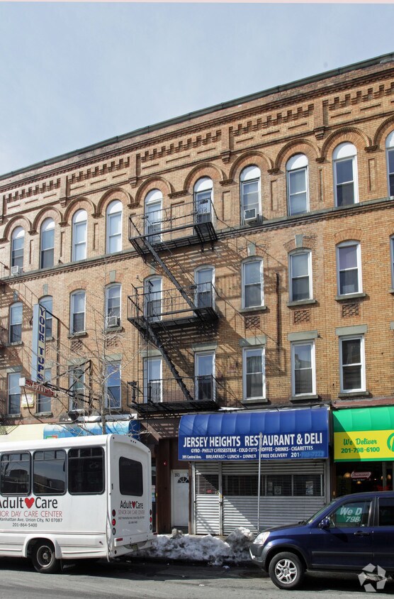 Foto principal - 393-395 Central Ave