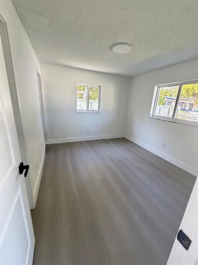 Foto del edificio - 3860 NW 208th St